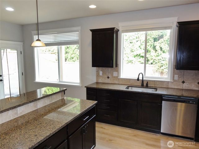 21304 SE 258th Place, Maple Valley, WA 98038