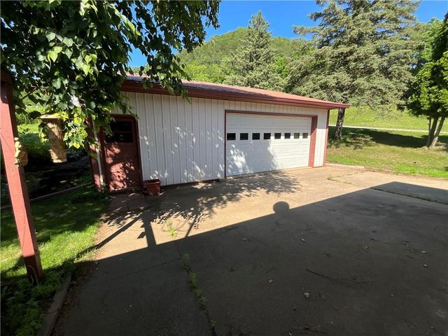 W12414 State Highway 35, Stockholm, WI 54769