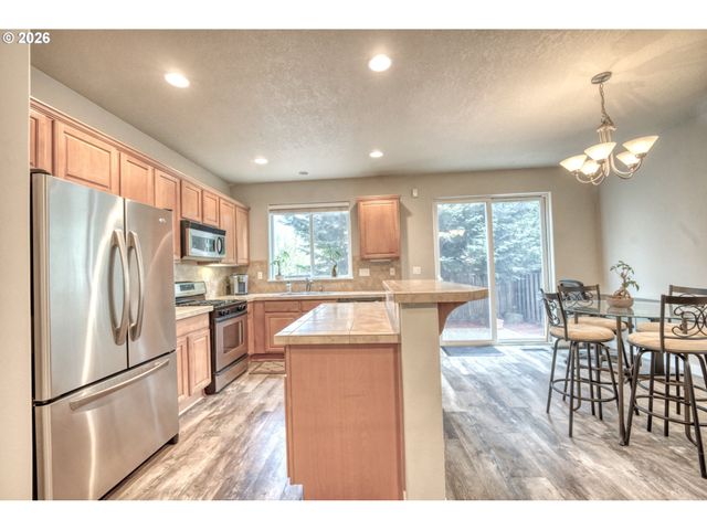 3518 Se PINEWOOD Ave, Hillsboro, OR 97123