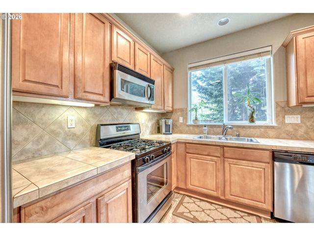 3518 Se PINEWOOD Ave, Hillsboro, OR 97123