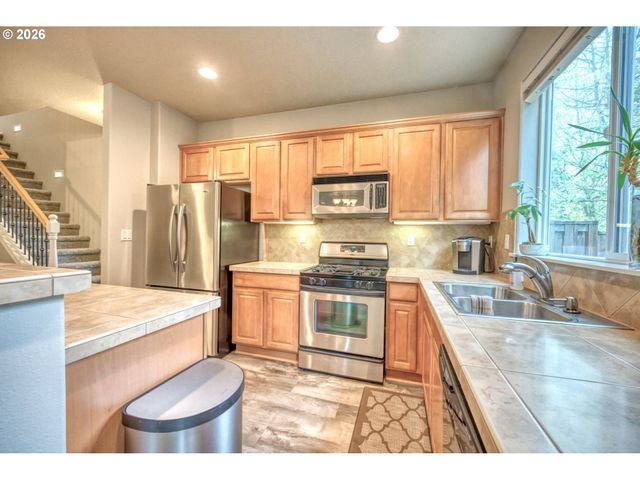 3518 Se PINEWOOD Ave, Hillsboro, OR 97123