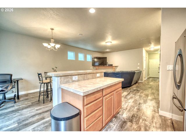 3518 Se PINEWOOD Ave, Hillsboro, OR 97123