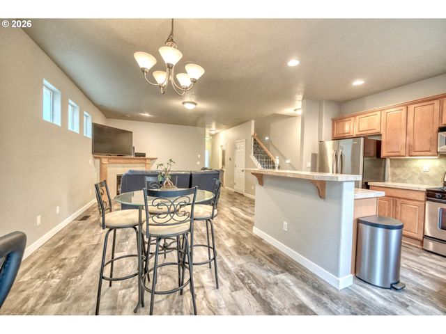 3518 Se PINEWOOD Ave, Hillsboro, OR 97123