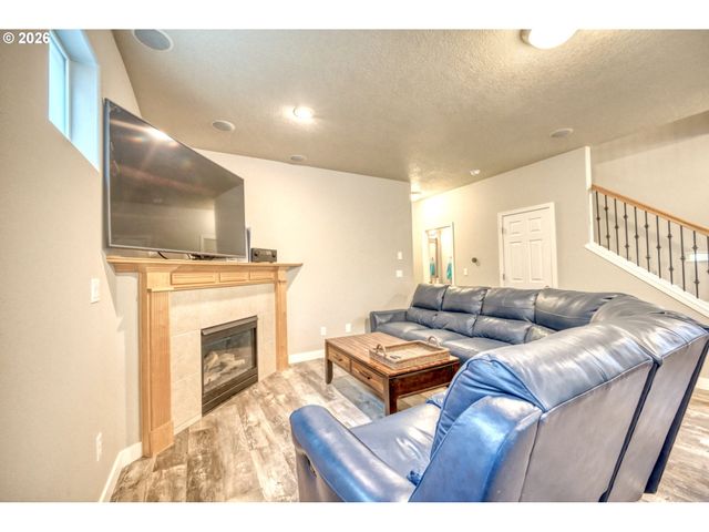 3518 Se PINEWOOD Ave, Hillsboro, OR 97123