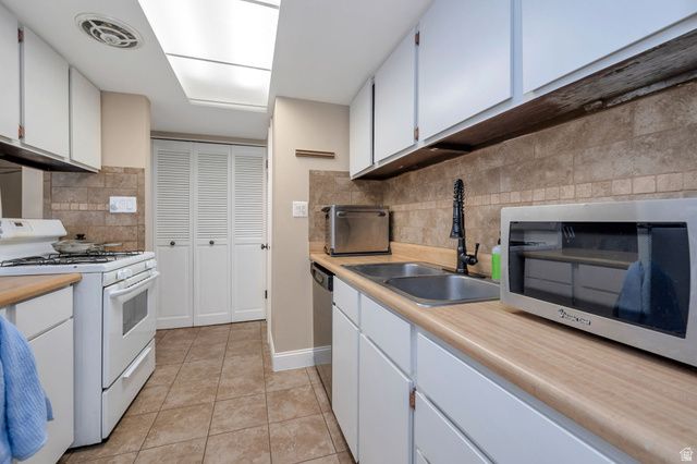 5504 S WILLOW LN, Murray, UT 84107