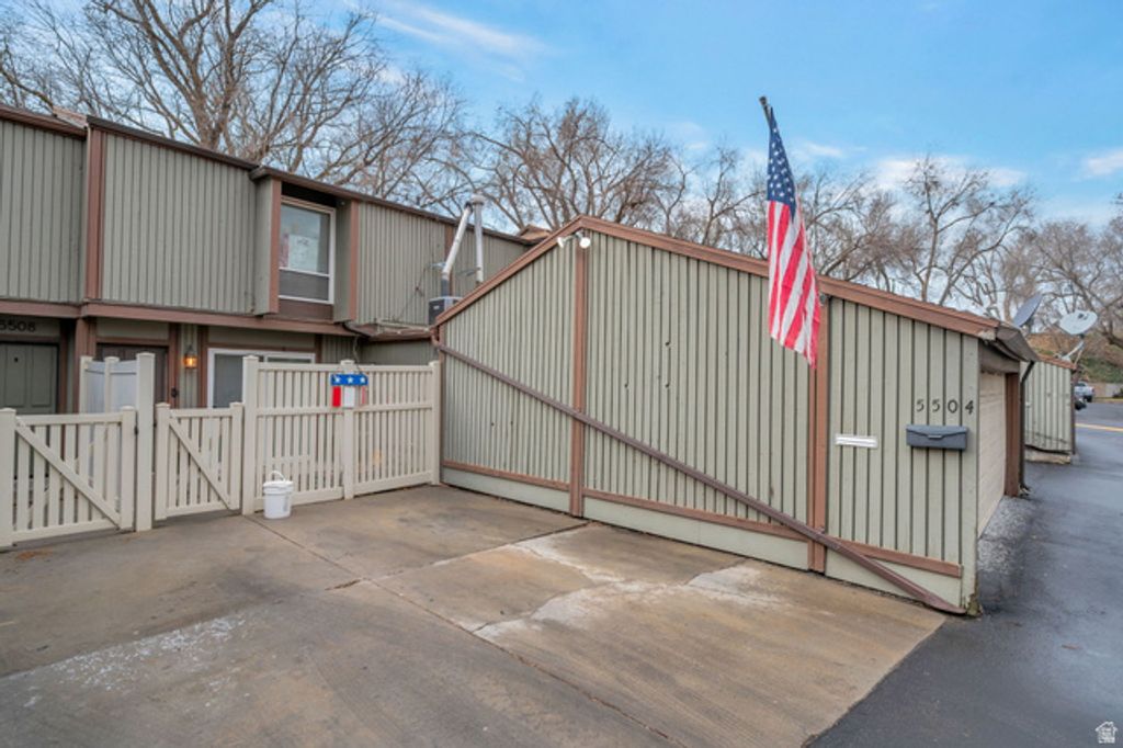 5504 S WILLOW LN, Murray, UT 84107