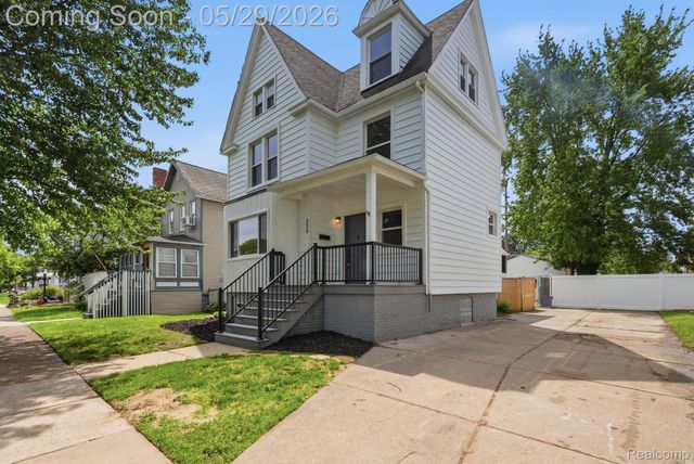 255 Poplar Street, Wyandotte, MI 48192