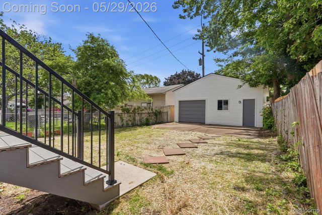 255 Poplar Street, Wyandotte, MI 48192
