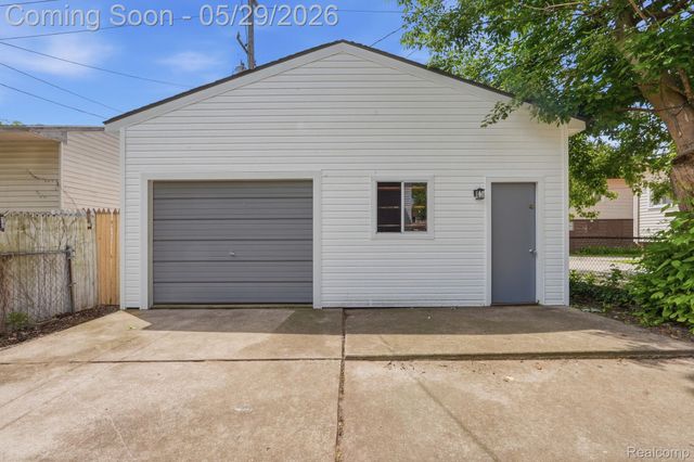 255 Poplar Street, Wyandotte, MI 48192