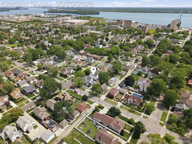 255 Poplar Street, Wyandotte, MI 48192