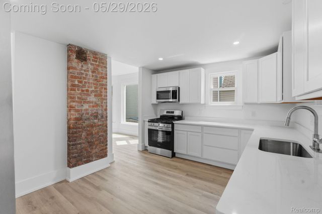 255 Poplar Street, Wyandotte, MI 48192