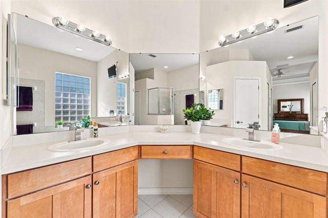 18022 LAKE REFLECTIONS BOULEVARD, Lutz, FL 33558