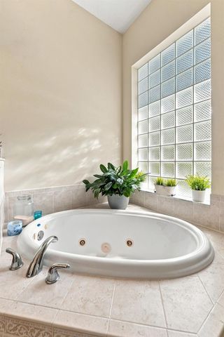 18022 LAKE REFLECTIONS BOULEVARD, Lutz, FL 33558