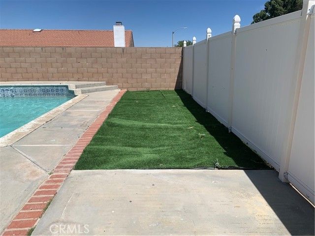 12350 Roadrunner, Victorville, CA 92392