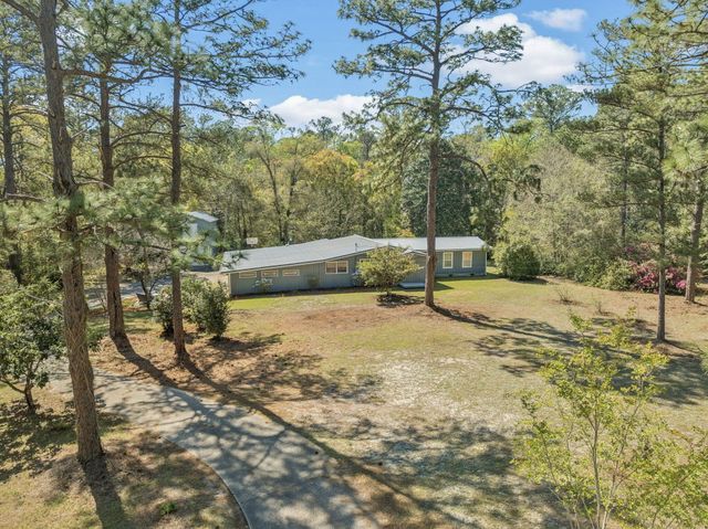 190 Meadowbrook Lane, Defuniak Springs, FL 32435