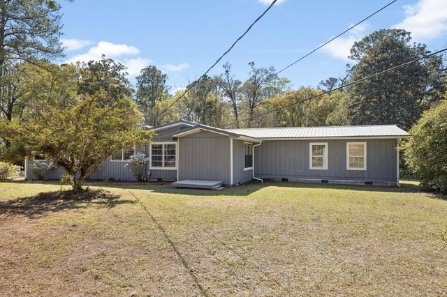 190 Meadowbrook Lane, Defuniak Springs, FL 32435