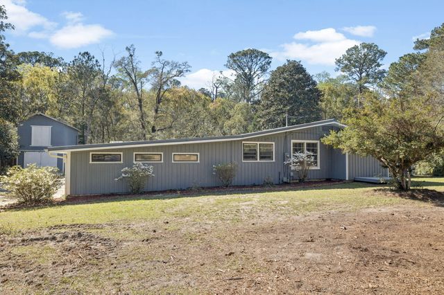 190 Meadowbrook Lane, Defuniak Springs, FL 32435
