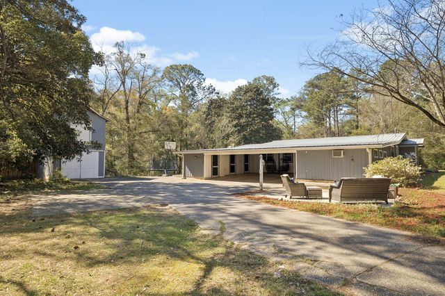 190 Meadowbrook Lane, Defuniak Springs, FL 32435