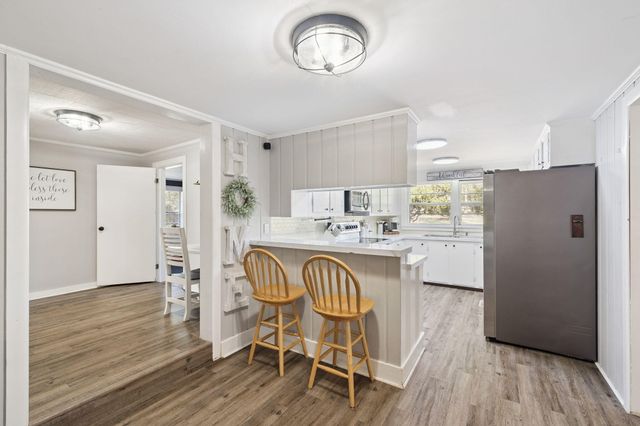 190 Meadowbrook Lane, Defuniak Springs, FL 32435