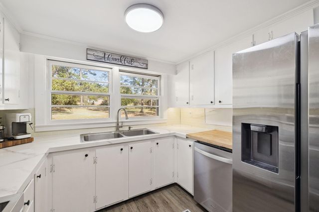 190 Meadowbrook Lane, Defuniak Springs, FL 32435