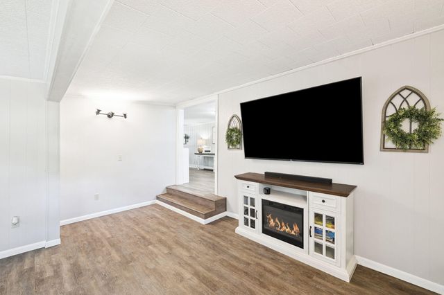 190 Meadowbrook Lane, Defuniak Springs, FL 32435