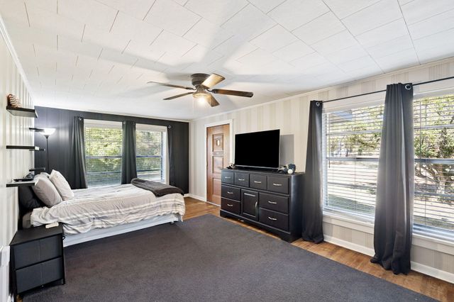 190 Meadowbrook Lane, Defuniak Springs, FL 32435