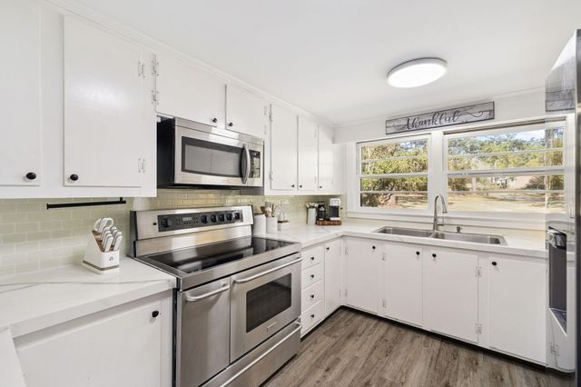 190 Meadowbrook Lane, Defuniak Springs, FL 32435