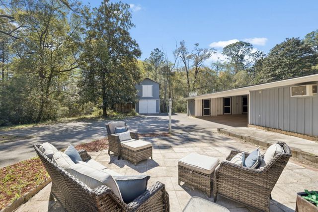 190 Meadowbrook Lane, Defuniak Springs, FL 32435