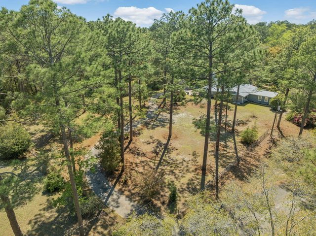 190 Meadowbrook Lane, Defuniak Springs, FL 32435