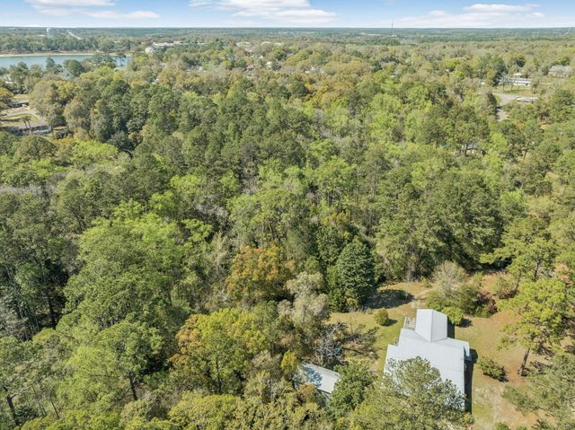 190 Meadowbrook Lane, Defuniak Springs, FL 32435