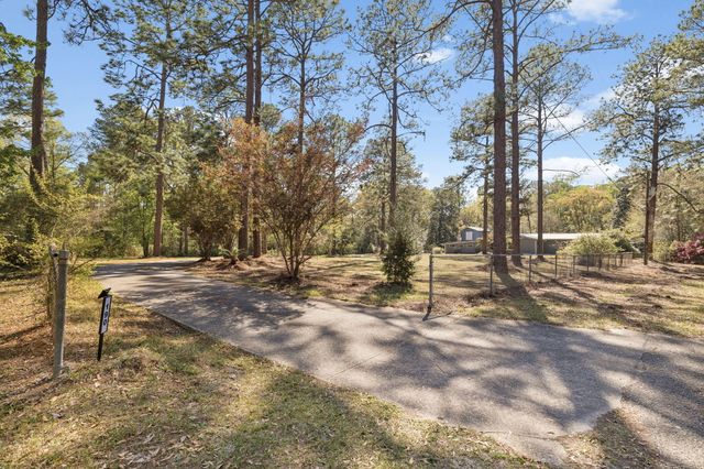 190 Meadowbrook Lane, Defuniak Springs, FL 32435