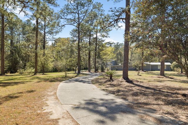 190 Meadowbrook Lane, Defuniak Springs, FL 32435