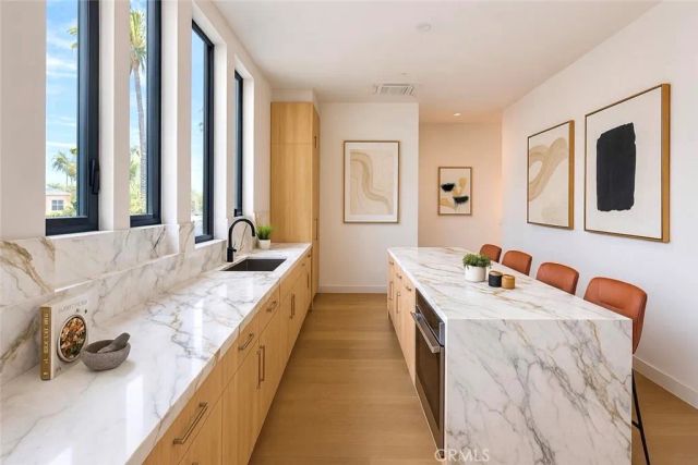 2619 S Rimpau Blvd, Los Angeles, CA 90016