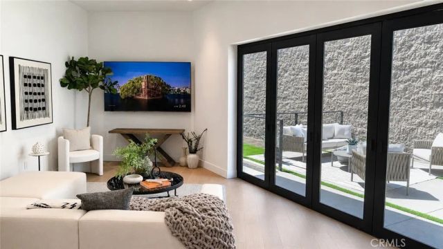 2619 S Rimpau Blvd, Los Angeles, CA 90016