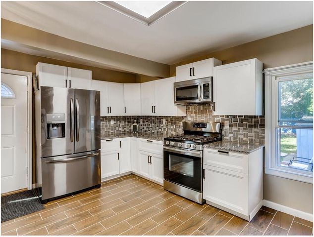 955 Bradley Street, Saint Paul, MN 55130