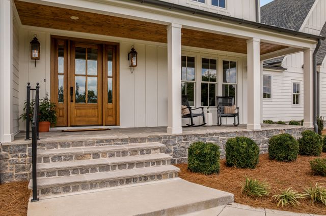 6916 Farm Path Ln, College Grove, TN 37046
