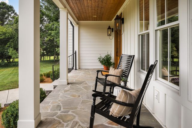 6916 Farm Path Ln, College Grove, TN 37046