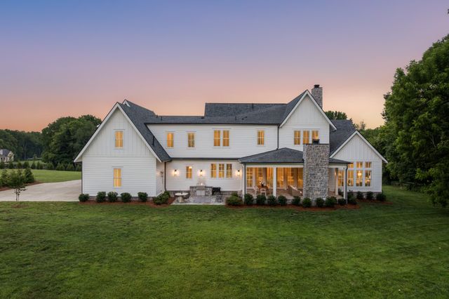 6916 Farm Path Ln, College Grove, TN 37046