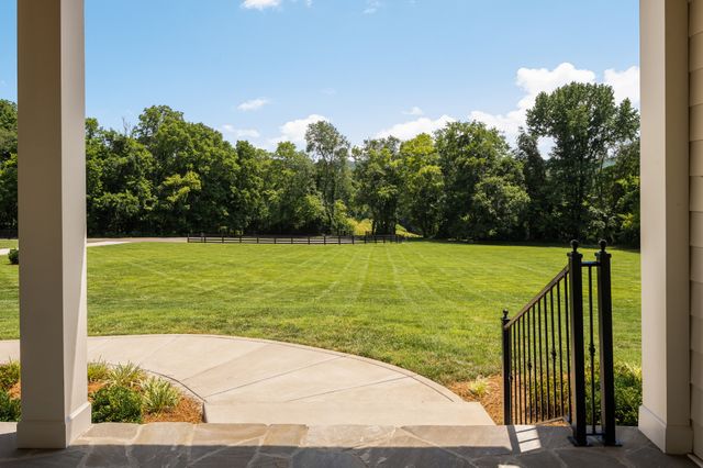6916 Farm Path Ln, College Grove, TN 37046