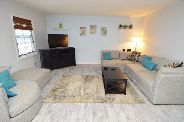 3873 POMPANO DRIVE SE B, St Petersburg, FL 33705