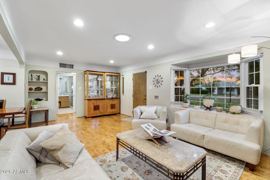 Image 11 of property listing at 531 W VERNON Avenue, Phoenix, AZ 85003