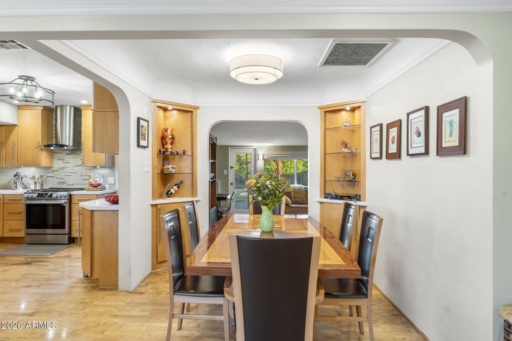Image 12 of property listing at 531 W VERNON Avenue, Phoenix, AZ 85003