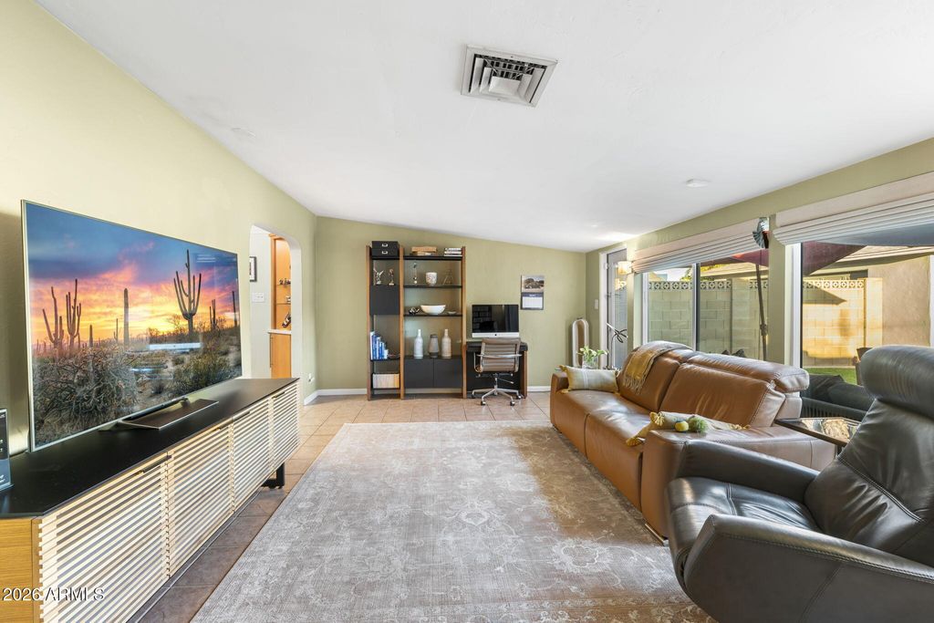 Image 17 of property listing at 531 W VERNON Avenue, Phoenix, AZ 85003