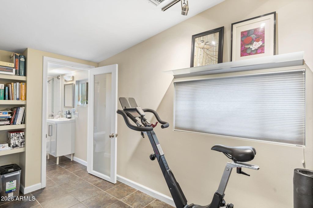 Image 18 of property listing at 531 W VERNON Avenue, Phoenix, AZ 85003