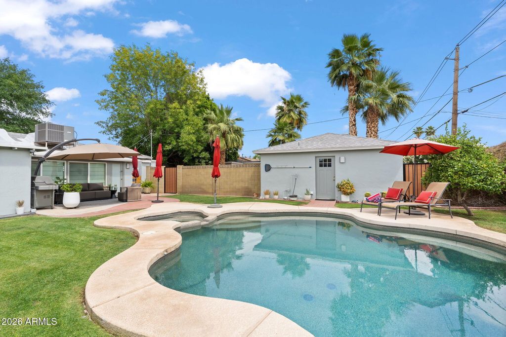 Image 3 of property listing at 531 W VERNON Avenue, Phoenix, AZ 85003