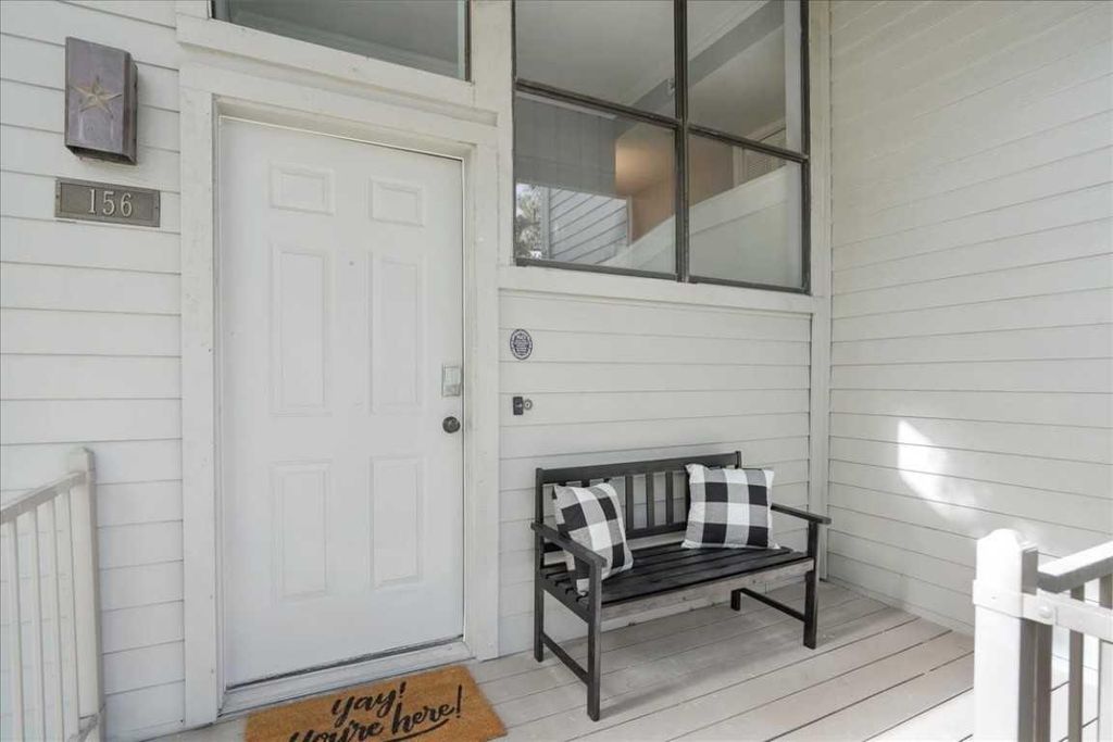 156 World Of Tennis SQ D-167, Lakeway, TX 78738
