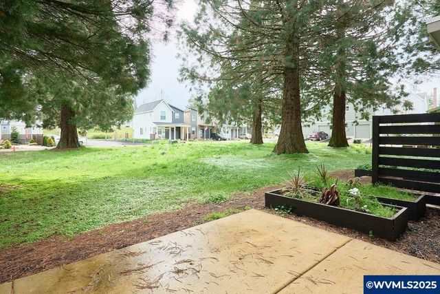3732 Village Center Dr SE, Salem, OR 97302