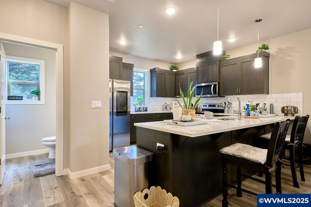 3732 Village Center Dr SE, Salem, OR 97302