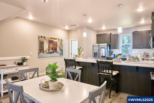 3732 Village Center Dr SE, Salem, OR 97302