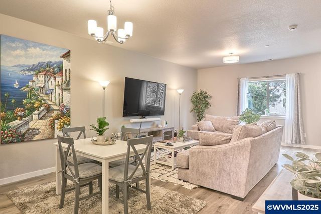 3732 Village Center Dr SE, Salem, OR 97302
